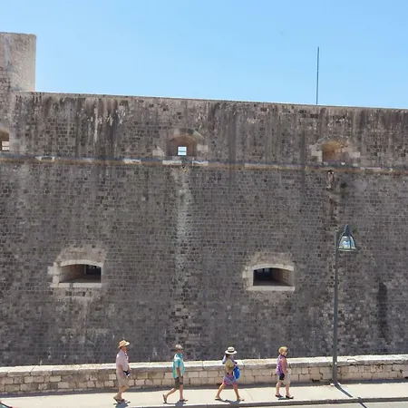 بيت ضيافة City Walls 3*